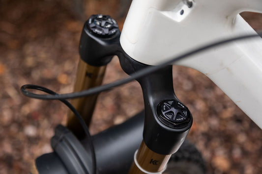 01 OAK Forkcap AIR for suspension fork valve.