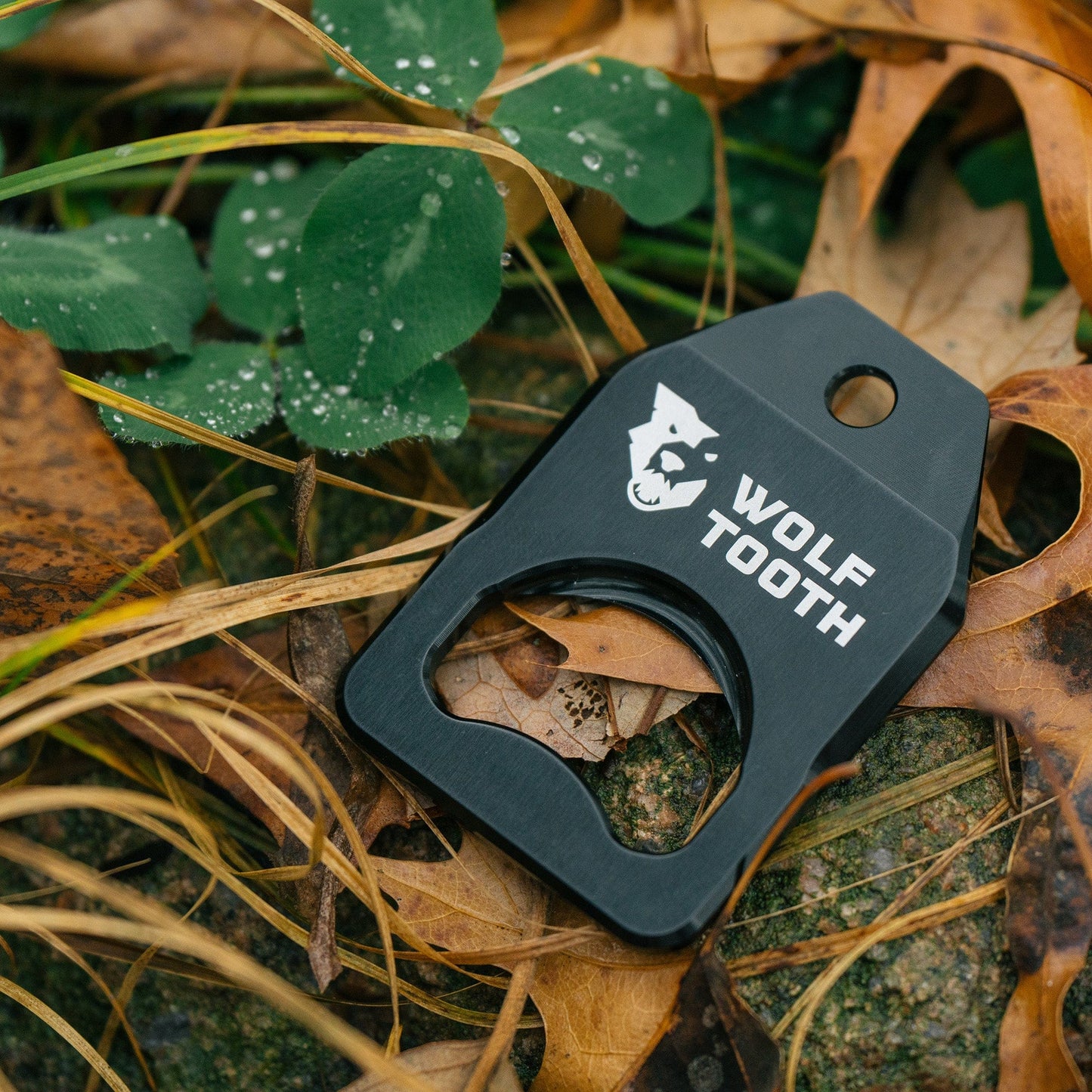 WOLF TOOTH BOTTLE OPENER / PAD SPREADER
