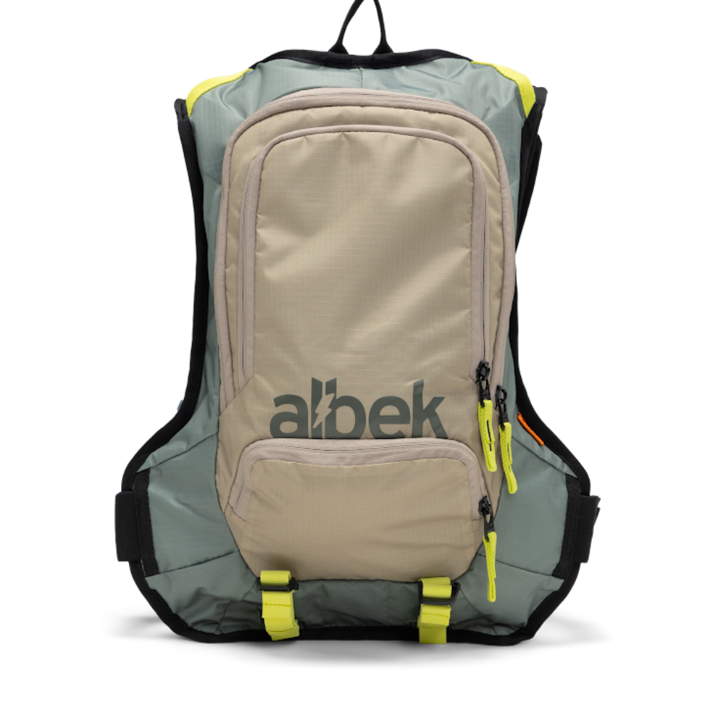 01 albek H20 Haul Eight Hydration Pack