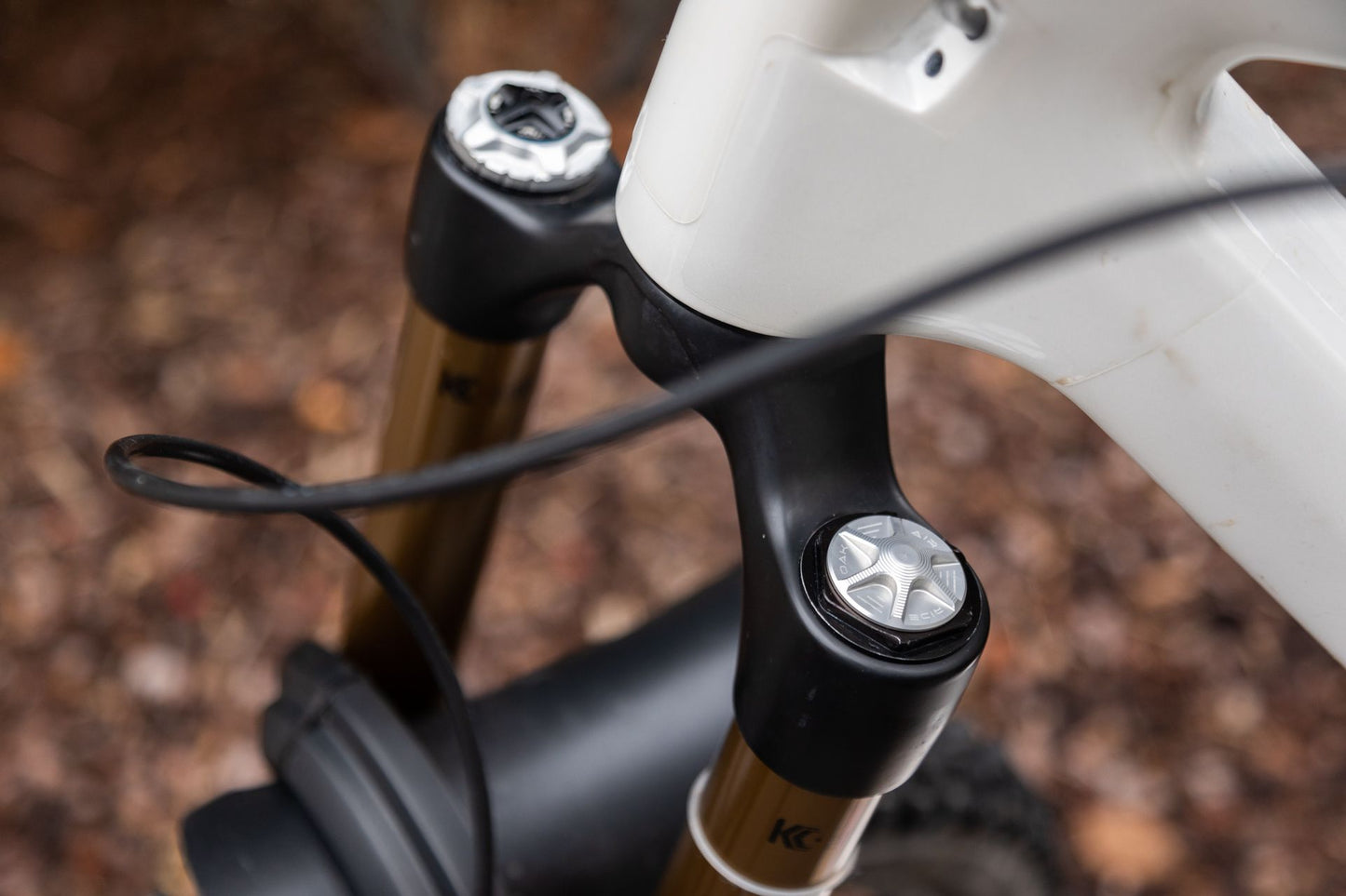 01 OAK Forkcap AIR for suspension fork valve.