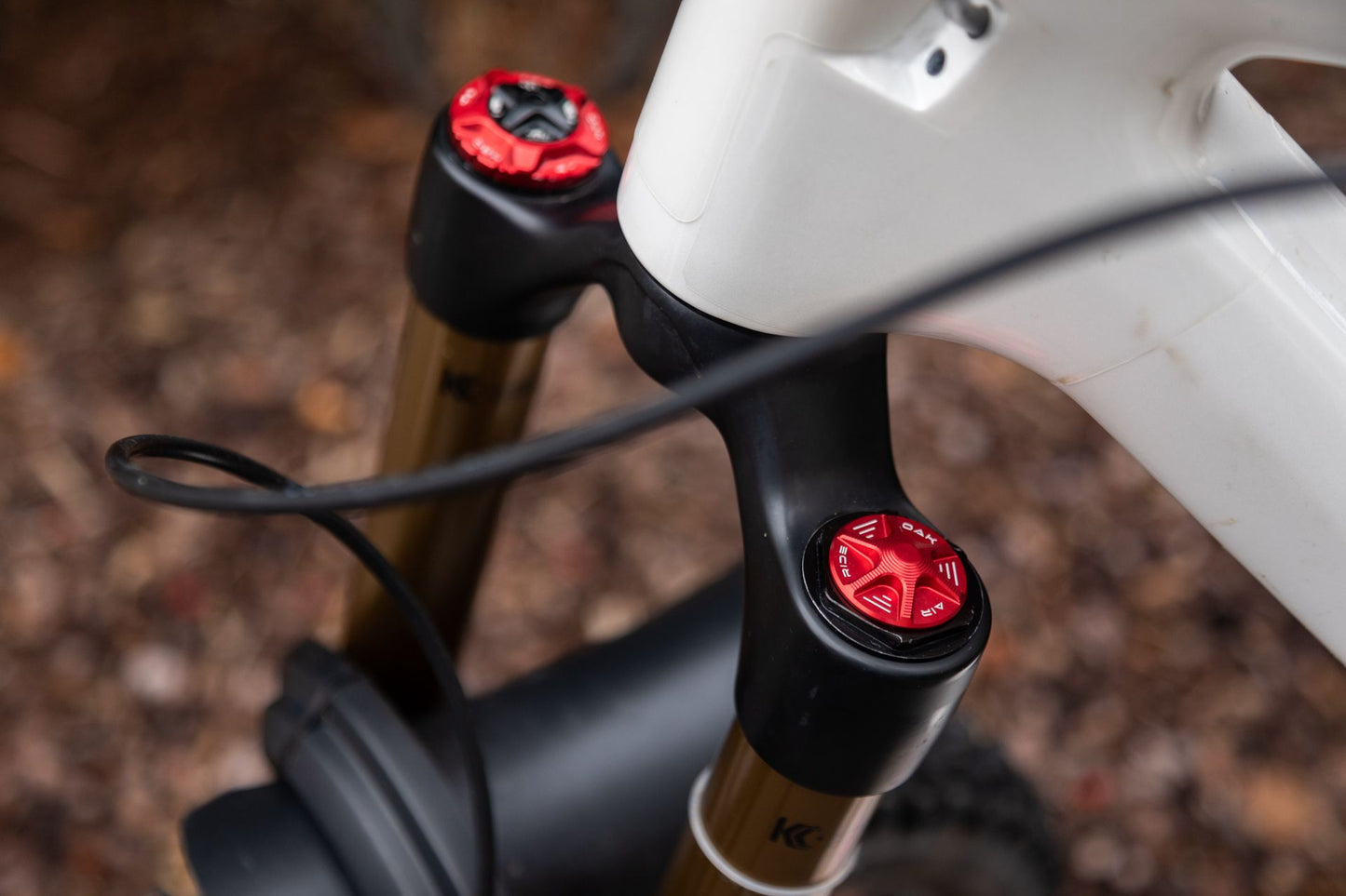 01 OAK Forkcap AIR for suspension fork valve.