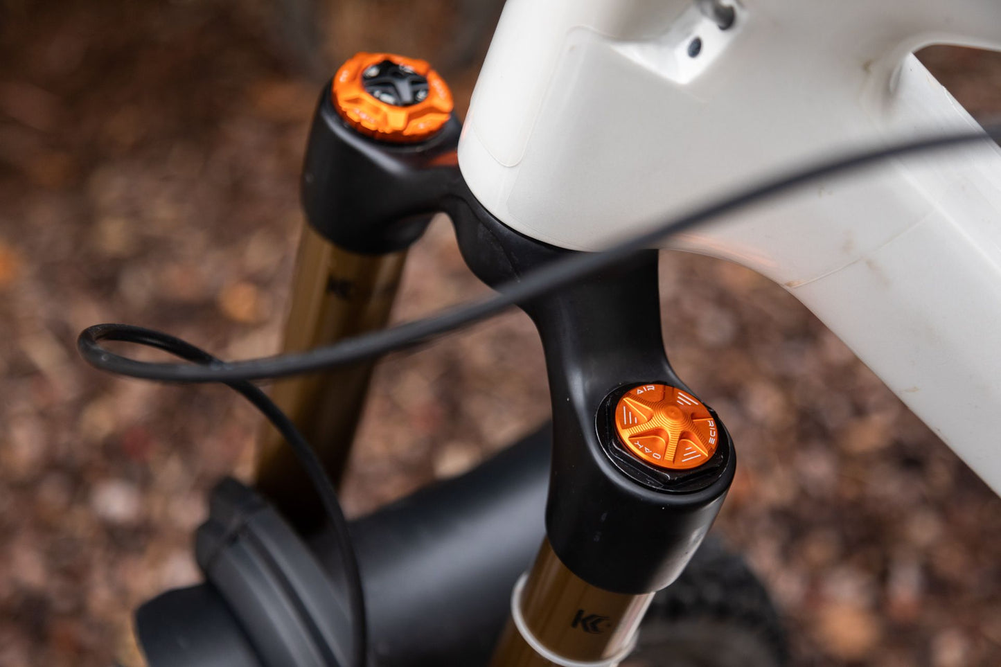 01 OAK Forkcap AIR for suspension fork valve.