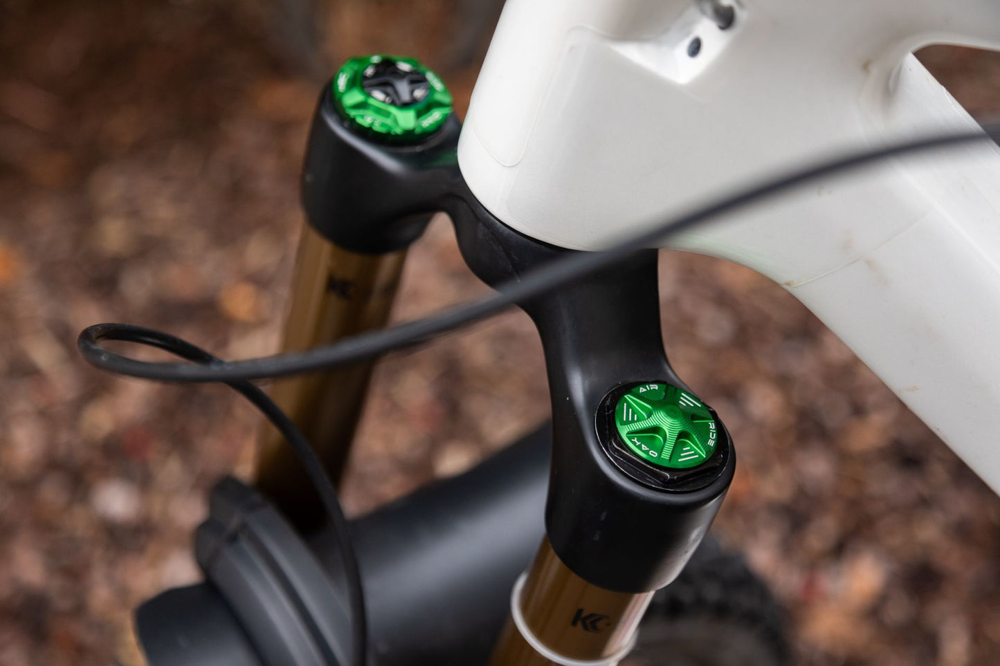 01 OAK Forkcap AIR for suspension fork valve.