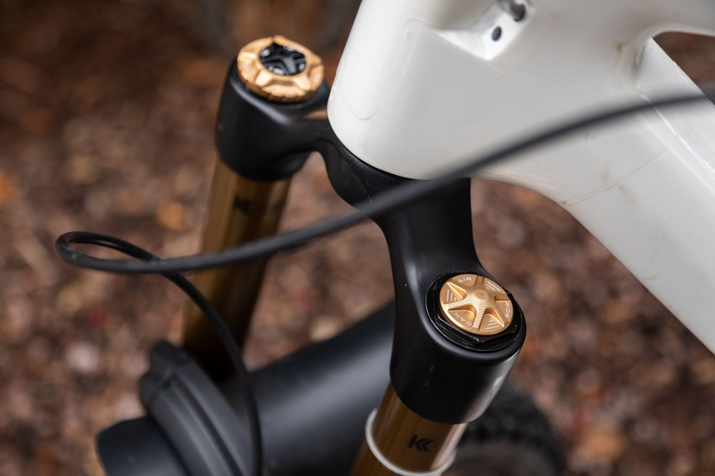 01 OAK Forkcap AIR for suspension fork valve.