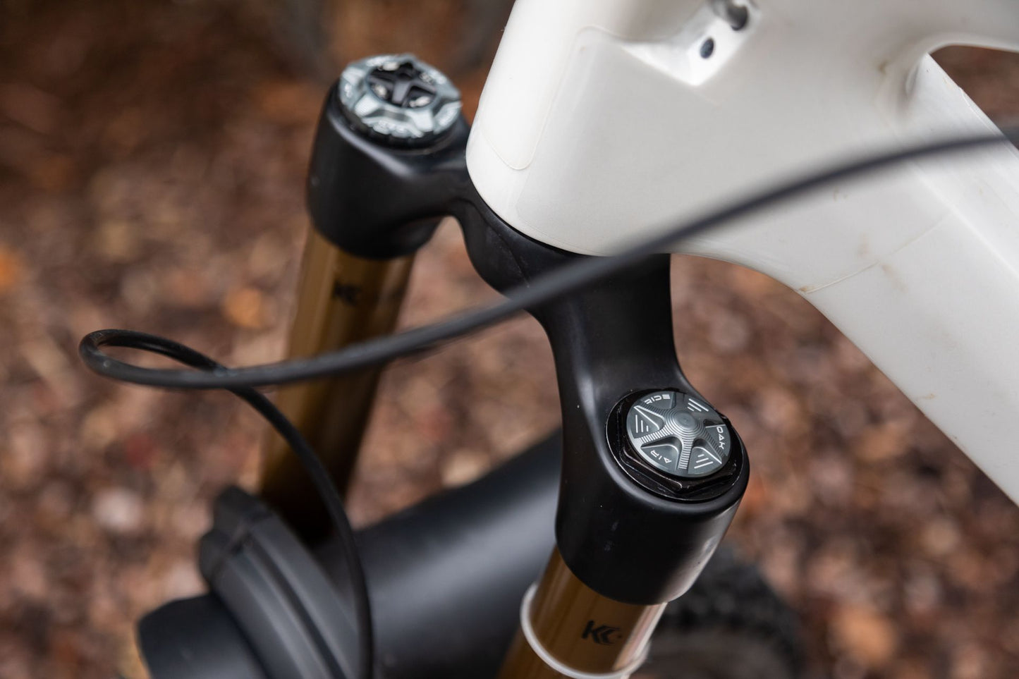 01 OAK Forkcap AIR for suspension fork valve.