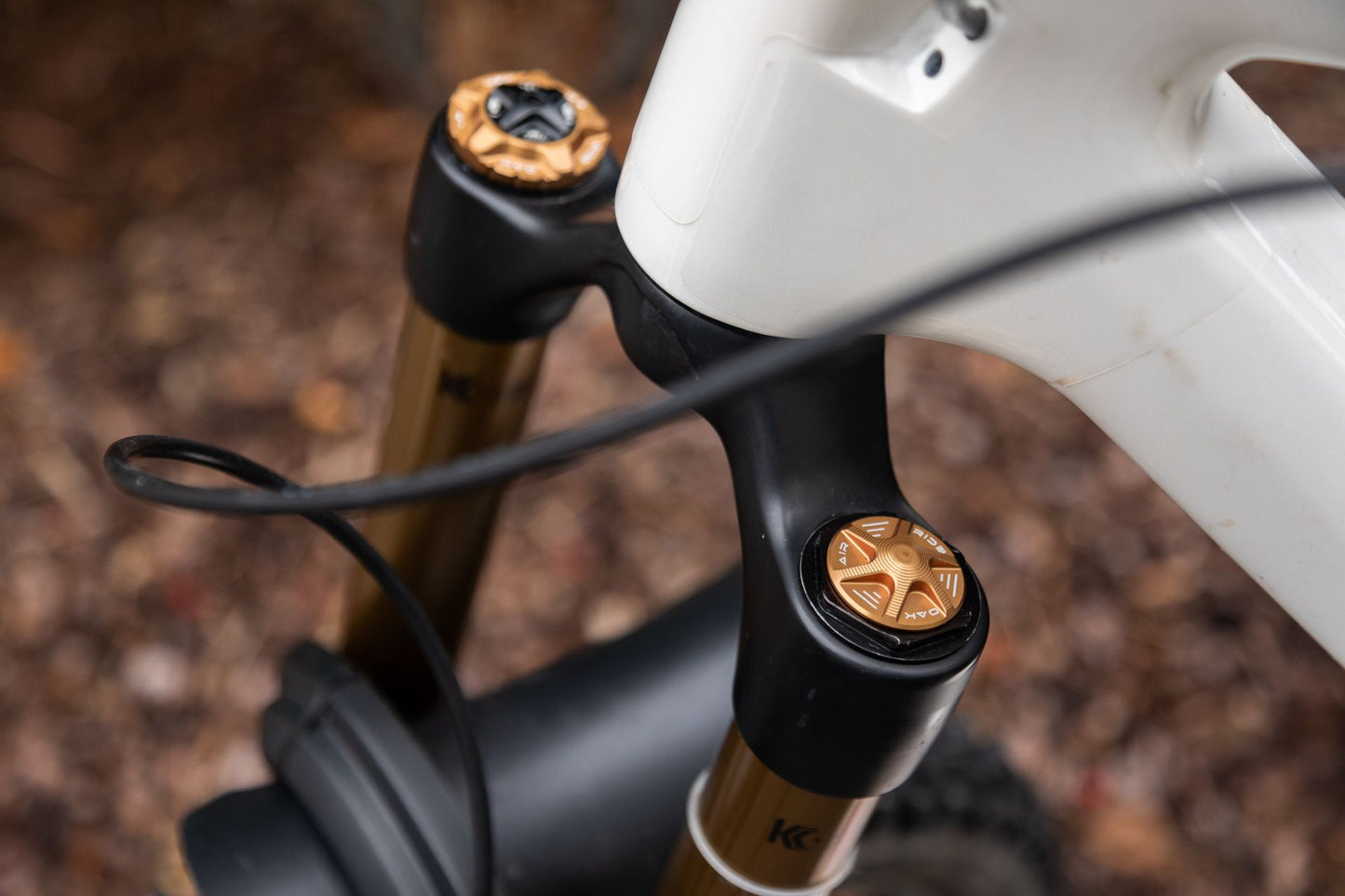 01 OAK Forkcap AIR for suspension fork valve.