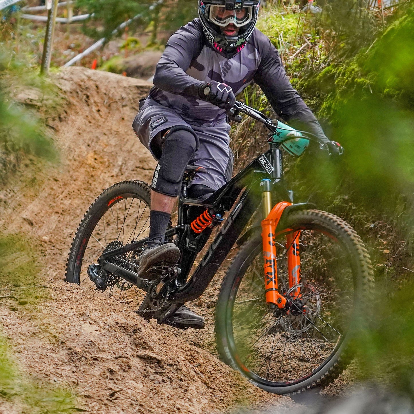 10.9 DMR VAULT PEDALS