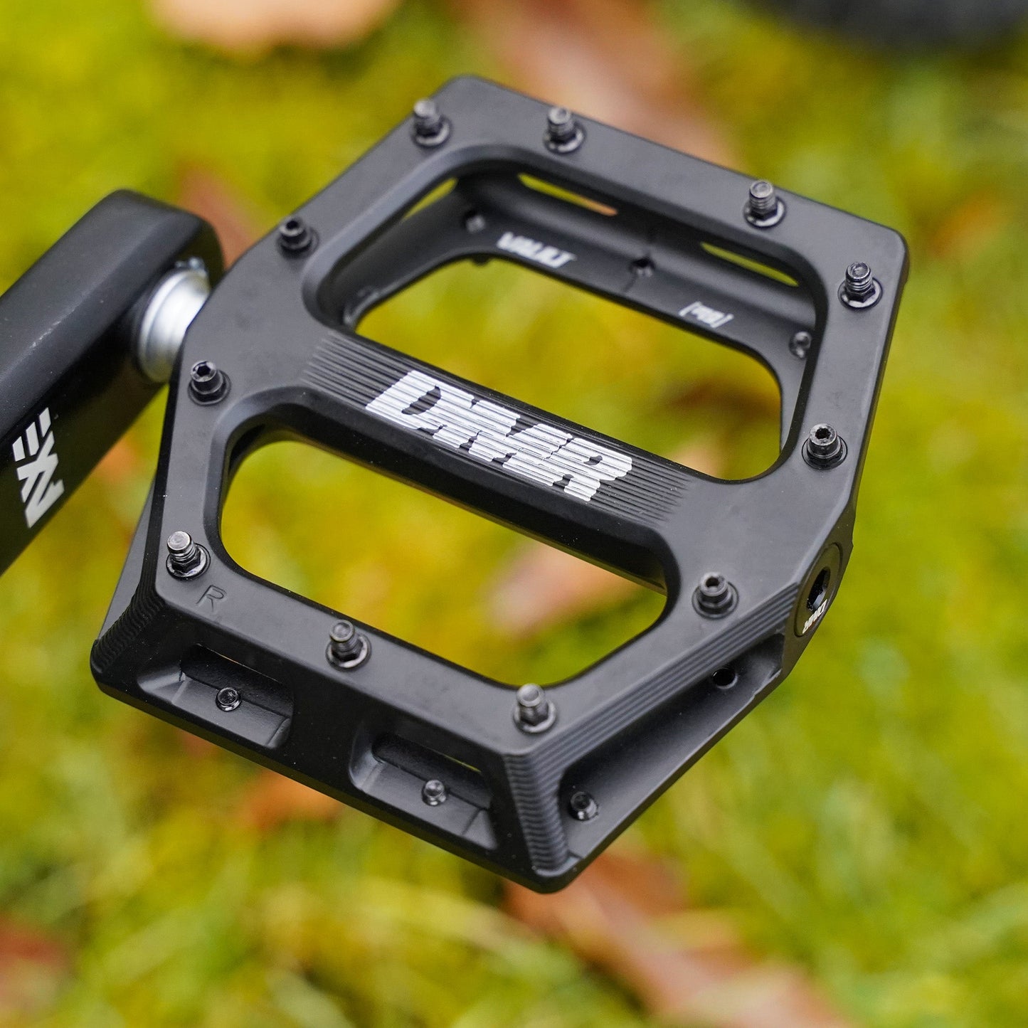 10.9 DMR VAULT PEDALS MAGNESIUM