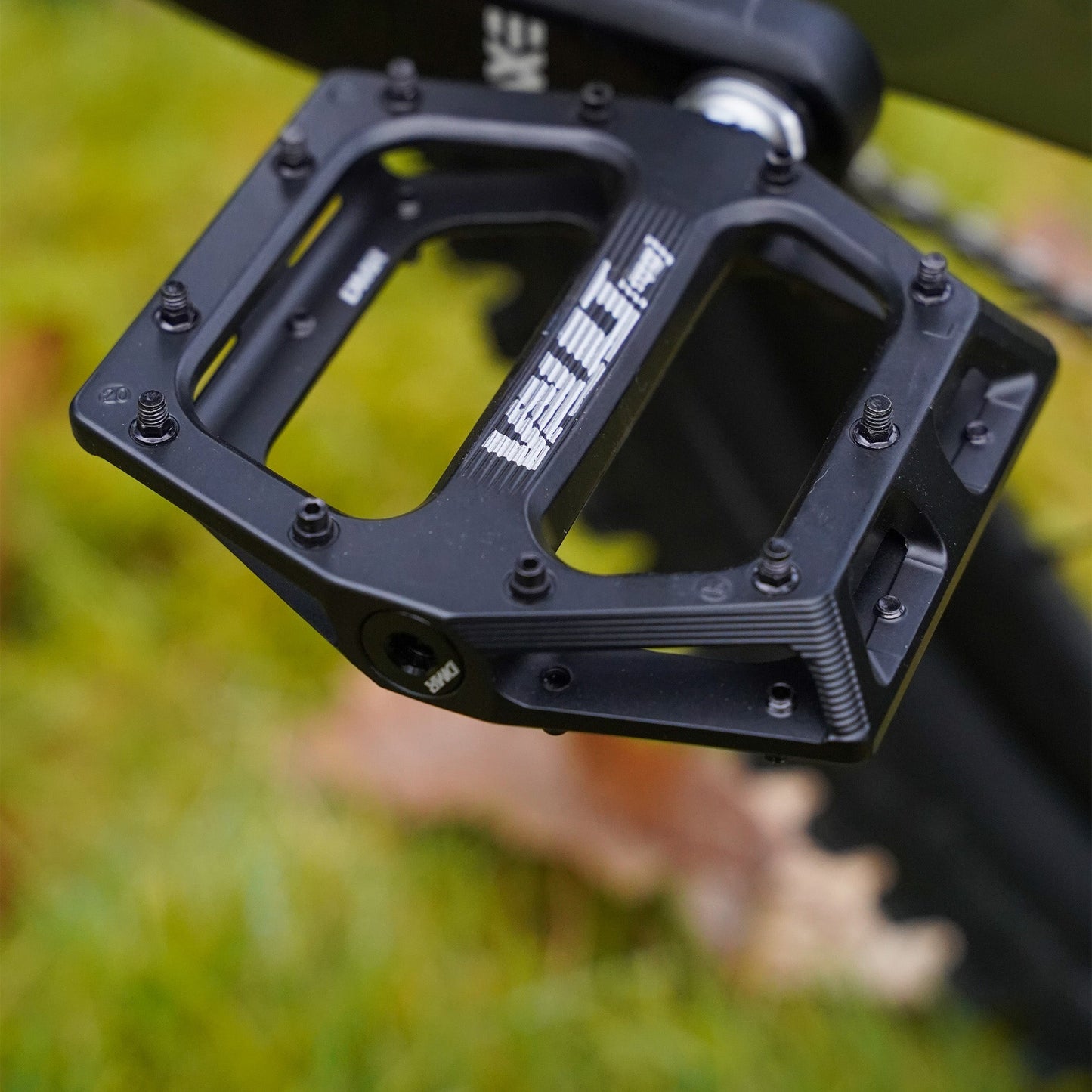 10.9 DMR VAULT PEDALS MAGNESIUM
