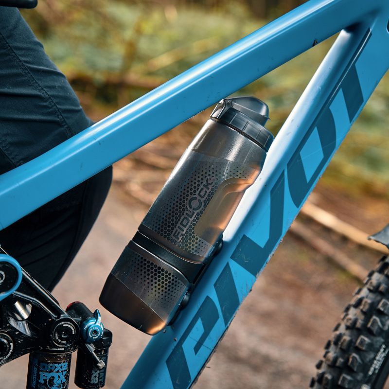FIDLOCK Magnetic Twist Bottle 800 + Bike Base