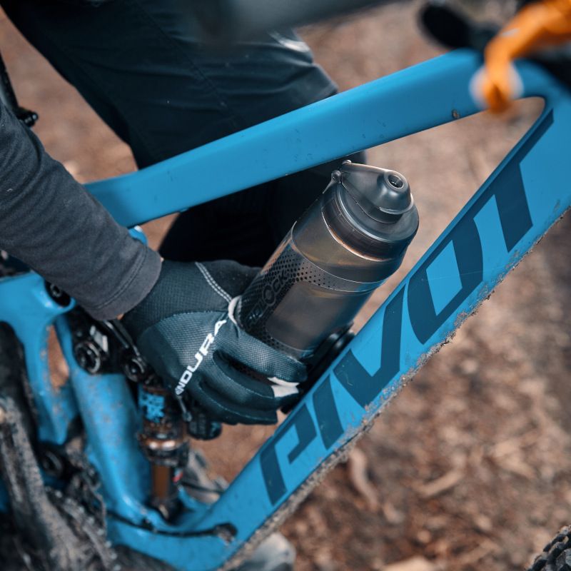 FIDLOCK Magnetic Twist Bottle 800 + Bike Base