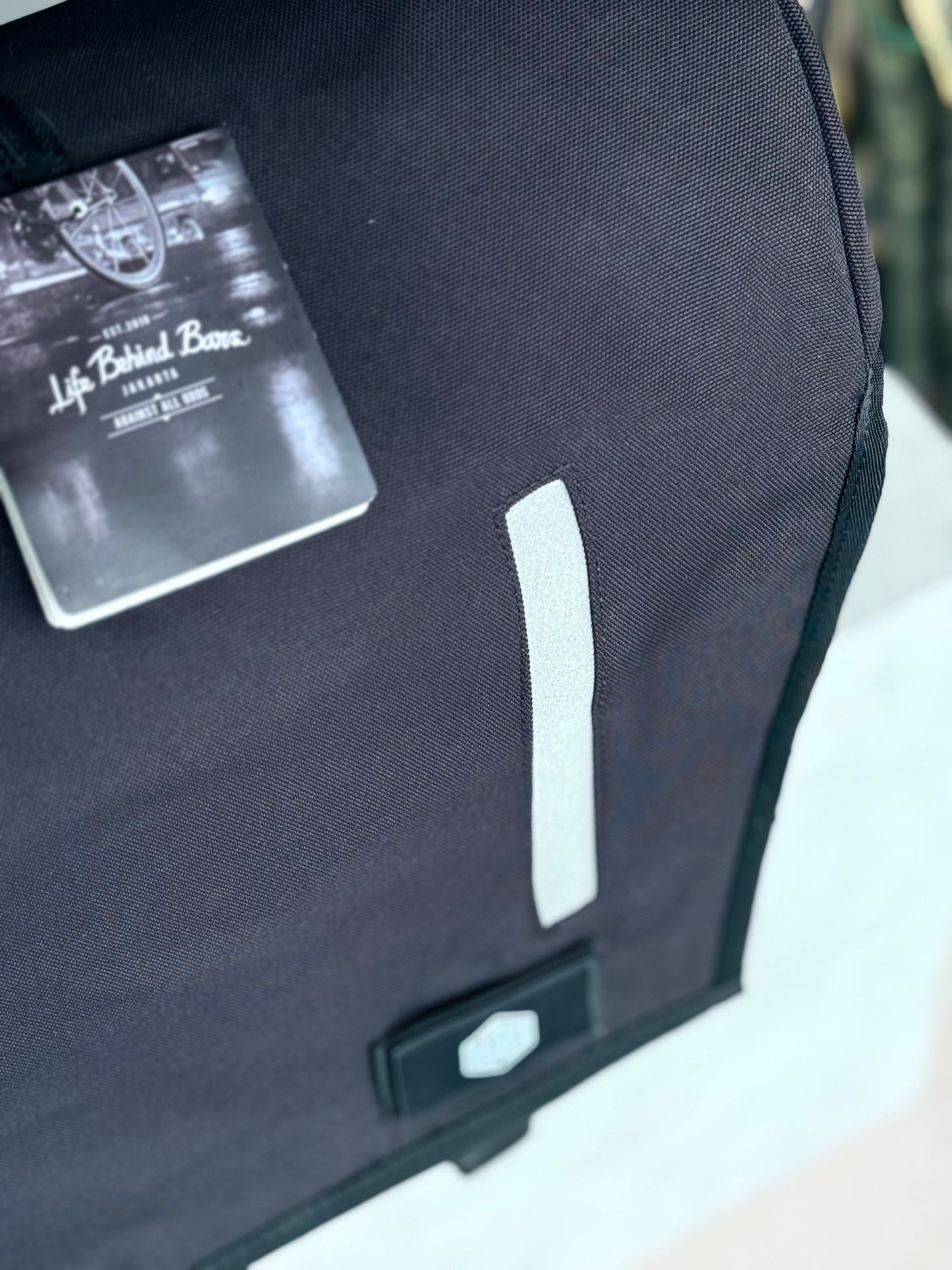 23 LIFE BEHIND BARS (LBB)THE ECHELON [M] MESSENGER BA