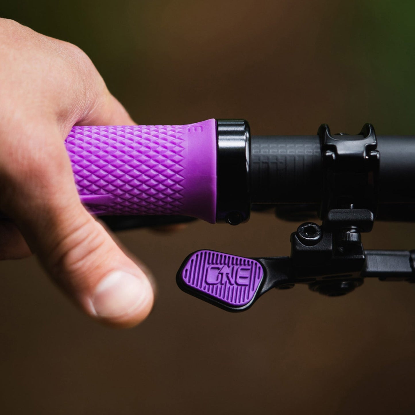 01  Oneup V3 Dropper Post Remote